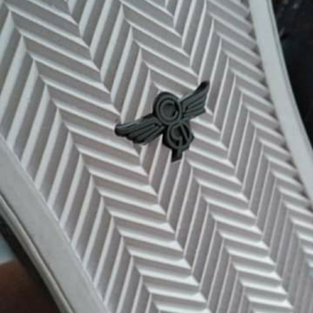 High-End Designer Snears - Picture 3 of 6